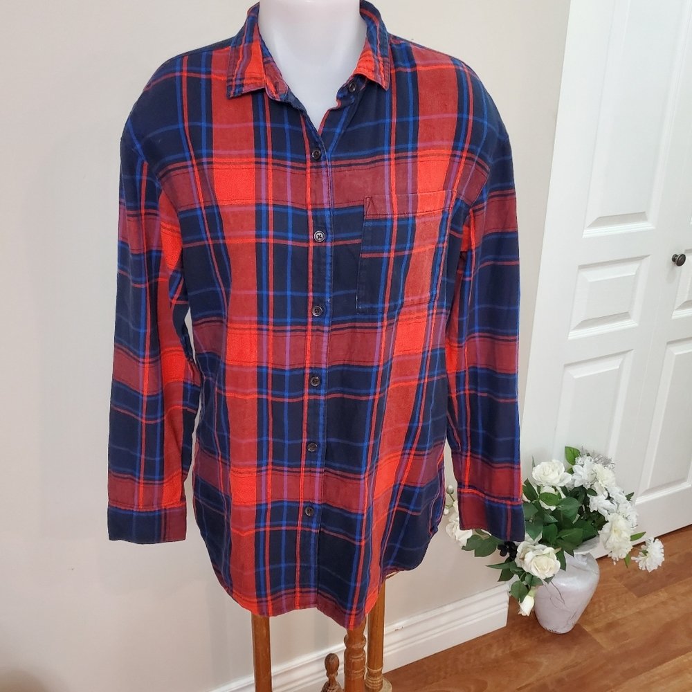 Old Navy Womens Sz Med Plaid Button Down Shirt - Red and Blue